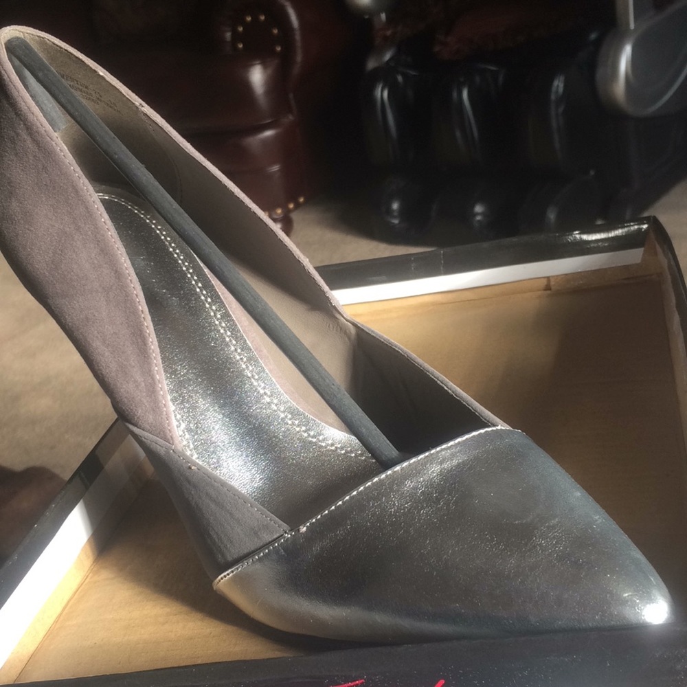 Perfect grey two tone pump